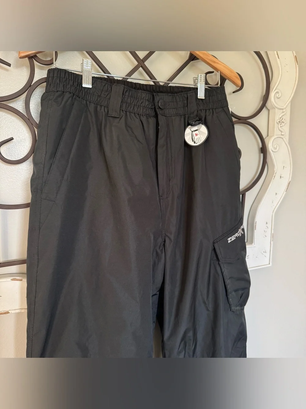 NWT ZeroXposur Size XL Boys or Girls Black Snow Pants